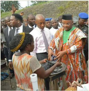 Governor Udom Emmanuel Stops His Convoy To Buy Pears From Roadside Sellers